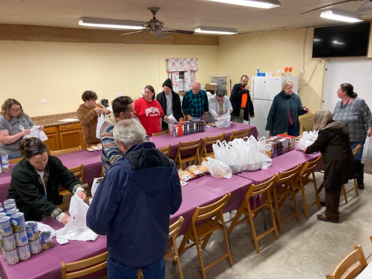 Church Members Assemble Meal Kits for Giveaway #smcocnl